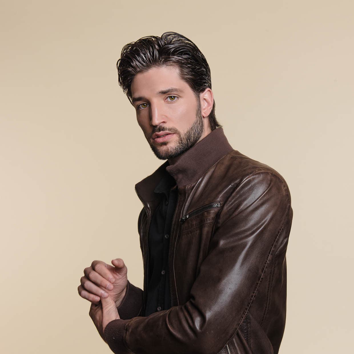 Man Hold Strong Gel thumbnail 2